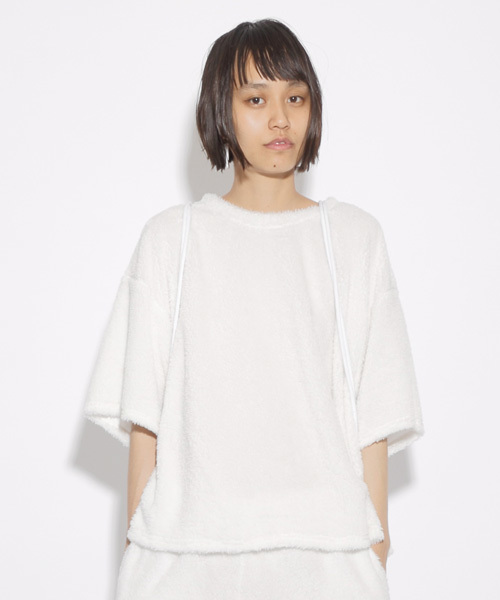 i（アイ）の「ファーTシャツ（Tシャツ/カットソー・レディース・ホワイト/ブラック・FREE）」の2枚目の写真