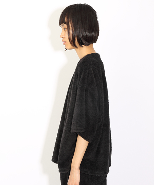 i（アイ）の「ファーTシャツ（Tシャツ/カットソー・レディース・ホワイト/ブラック・FREE）」の3枚目の写真