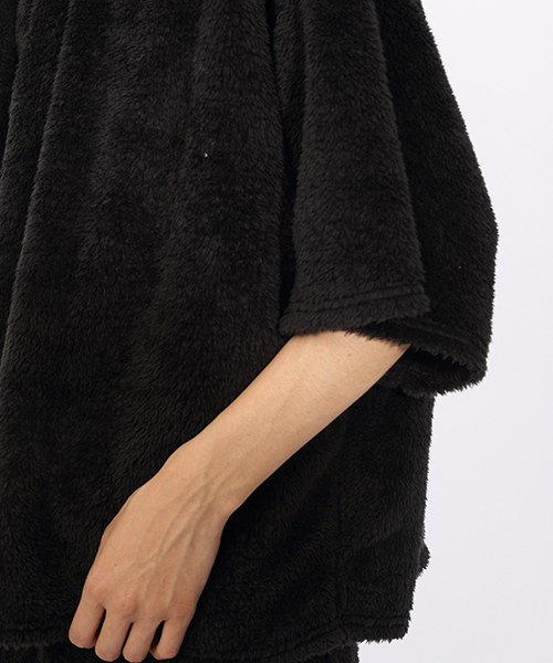 i（アイ）の「ファーTシャツ（Tシャツ/カットソー・レディース・ホワイト/ブラック・FREE）」の6枚目の写真