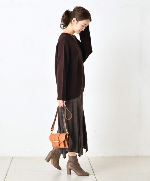 DouDou(ドゥドゥ)の「ホールガータボートネックプルオーバー(ニット/セーター・レディース・ブラウン/モスグリーン/ホワイト系その他・FREE)」の13枚目の写真