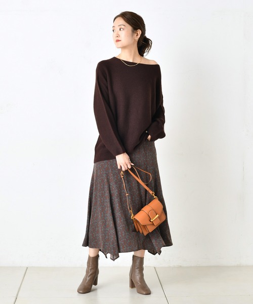 DouDou(ドゥドゥ)の「ホールガータボートネックプルオーバー(ニット/セーター・レディース・ブラウン/モスグリーン/ホワイト系その他・FREE)」の16枚目の写真