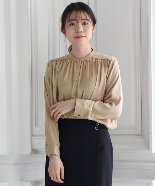TRUDEA(トルディア)の「ヴィンテージサテン バンドカラーブラウス(シャツ/ブラウス・レディース・ホワイト/アイボリー/ベージュ/ネイビー/ピンク・MEDIUM/LARGE)」の3枚目の写真