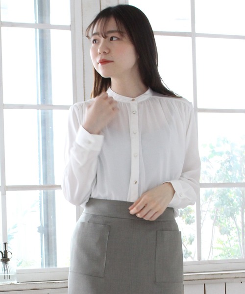 TRUDEA(トルディア)の「ヴィンテージサテン バンドカラーブラウス(シャツ/ブラウス・レディース・ホワイト/アイボリー/ベージュ/ネイビー/ピンク・MEDIUM/LARGE)」の1枚目の写真