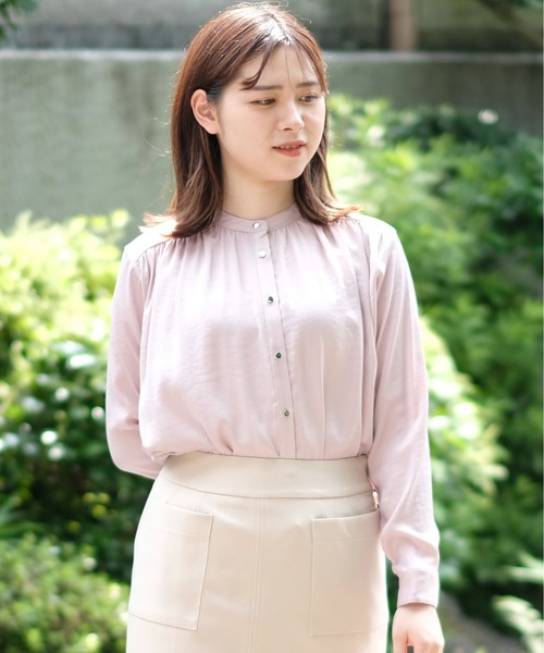 TRUDEA(トルディア)の「ヴィンテージサテン バンドカラーブラウス(シャツ/ブラウス・レディース・ホワイト/アイボリー/ベージュ/ネイビー/ピンク・MEDIUM/LARGE)」の5枚目の写真