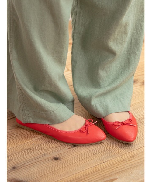 fifth(フィフス)の「【スタイリストプロデュース】ポインテッドフラットパンプス(バレエシューズ・レディース・ブラック/シルバー/ホワイト/ゴールド/レッド/ブルー系その他/アニマル/レッド系その他・23.0cm/24.0cm/23.5cm/24.5cm/25.0cm/22.5cm)」の4枚目の写真