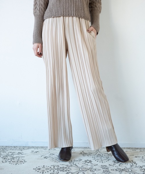 flowriri(フロウリリ)の「flowriri ランダムプリーツパンツ(その他パンツ・レディース・ブラック/ベージュ/パープル/ブラウン・FREE)」の3枚目の写真