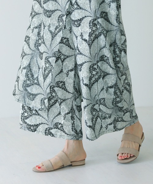 Bou Jeloud（ブージュルード）の「スカートレイヤーパンツ（その他パンツ・レディース・オフホワイト/ブラック・38）」の13枚目の写真