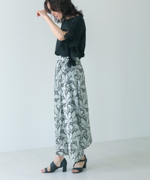 Bou Jeloud（ブージュルード）の「スカートレイヤーパンツ（その他パンツ・レディース・オフホワイト/ブラック・38）」の9枚目の写真