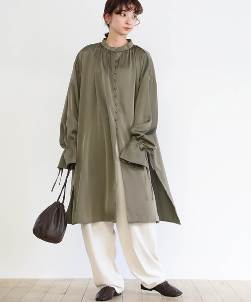 select MOCA(セレクトモカ)の「サテンバルーンスリーブスタンドチュニックシャツ(シャツ/ブラウス・レディース・ライトベージュ/カーキ/ブラック・FREE)」の6枚目の写真