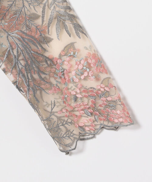 Ravissant Laviere（ラヴィソンラヴィエール）の「刺繍ブラウス×フレア 