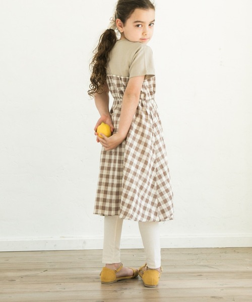 pairmanon（ペアマノン）の「重ね着風 半袖チェックフレア ワンピース（ワンピース・キッズ・ブラック/モカ/アイボリー/グレイッシュベージュ/グレー・90/130/140/120/100/110/150）」の5枚目の写真