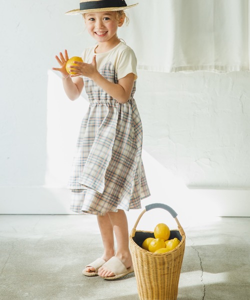 pairmanon（ペアマノン）の「重ね着風 半袖チェックフレア ワンピース（ワンピース・キッズ・ブラック/モカ/アイボリー/グレイッシュベージュ/グレー・90/130/140/120/100/110/150）」の2枚目の写真