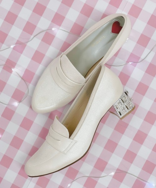 En Punto（エンプント）の「【ラスト１】ビジューミドルヒールローファー（パンプス・レディース・アイボリー/ブラック系1/ブラック系8・22.5cm/23.0cm/23.5cm/24.0cm/24.5cm）」の2枚目の写真