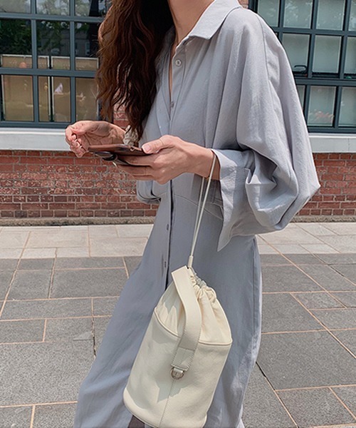 KOR（ケーオーアール）の「ルーズシルエットロングシャツ（シャツ/ブラウス・レディース・ブラック/ブルーグレー/アイボリー・FREE）」の21枚目の写真