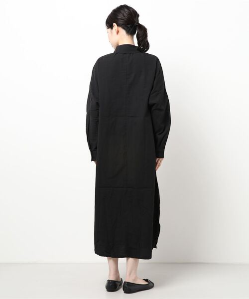 Ritzy(リッツィー)の「大人シルエット ゆったりシルエットミモレ丈シャツワンピース(シャツワンピース・レディース・ホワイト/ブラック/ベージュ・FREE)」の5枚目の写真