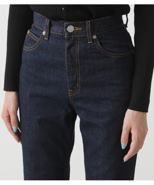 AZUL by moussy（アズールバイマウジー）の「COLOR DENIM TAPERED /カラーデニムテーパード（デニムパンツ・レディース・オフホワイト/ワンウォッシュ・LARGE/SMALL/MEDIUM/X-SMALL）」の9枚目の写真