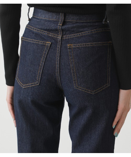 AZUL by moussy（アズールバイマウジー）の「COLOR DENIM TAPERED /カラーデニムテーパード（デニムパンツ・レディース・オフホワイト/ワンウォッシュ・LARGE/SMALL/MEDIUM/X-SMALL）」の10枚目の写真