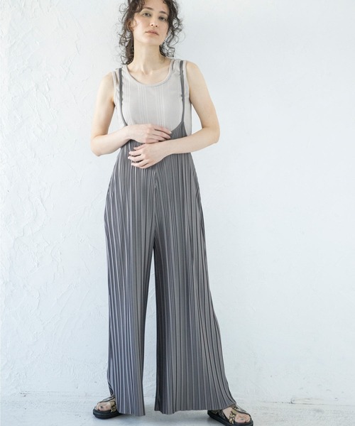 OSMOSIS（オズモーシス）の「プリーツサロペット（サロペット/オーバーオール・レディース・ライトベージュ/グレー/ブラック・ONE SIZE）」の3枚目の写真