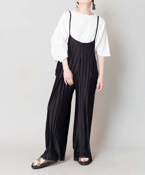 OSMOSIS（オズモーシス）の「プリーツサロペット（サロペット/オーバーオール・レディース・ライトベージュ/グレー/ブラック・ONE SIZE）」の2枚目の写真