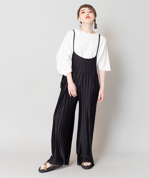 OSMOSIS（オズモーシス）の「プリーツサロペット（サロペット/オーバーオール・レディース・ライトベージュ/グレー/ブラック・ONE SIZE）」の4枚目の写真