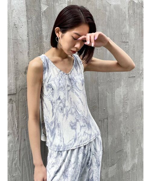 EMODA（エモダ）の「プリーツミニマルタンクトップ（タンクトップ・レディース・ブラック/ブルー/その他/その他1・FREE）」の4枚目の写真