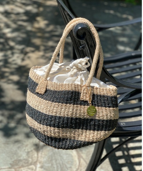 Via Demizon(ビアデミゾン)の「WEB限定 丸形カゴバッグ(かごバッグ・レディース・アイボリー/ブラック・フリー)」の1枚目の写真