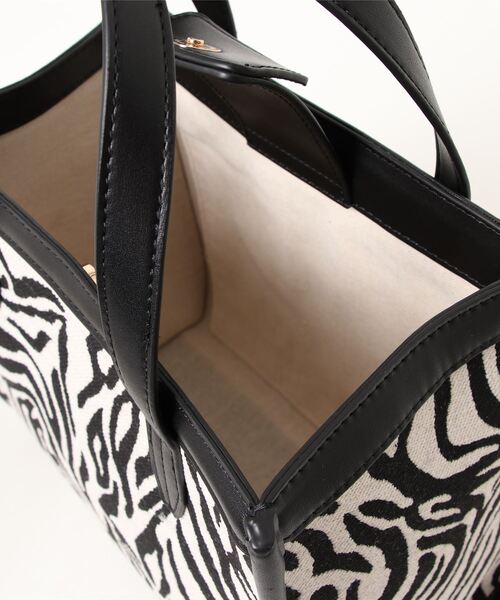 Cepica(セピカ)の「アニマルJQスクエアトートS(トートバッグ・レディース・ゼブラ/レオパード・ONE SIZE)」の5枚目の写真