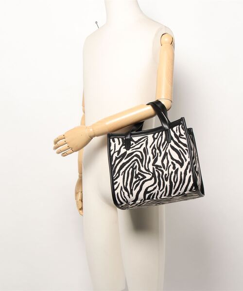 Cepica(セピカ)の「アニマルJQスクエアトートS(トートバッグ・レディース・ゼブラ/レオパード・ONE SIZE)」の4枚目の写真