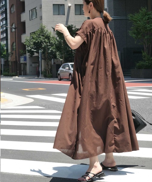 CORNERS（コーナーズ）の「たっぷりギャザーシャツワンピース（シャツワンピース・レディース・ブラック/ブラウン/オフホワイト/オレンジ/グリーン/ブルー/グリーン系その他・M）」の21枚目の写真