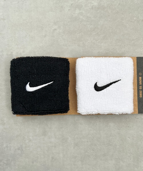 NIKE（ナイキ）の「NIKE(ナイキ)/2個セット スウッシュ 刺繍 無地 リストバンド 2パック（バングル/リストバンド・レディース・ホワイト/ブラック/ネイビー/グレー/レッド/ブルー/グリーン/ブラック系その他/ピンク/オレンジ/その他1/その他2/その他3/その他4/その他5/その他6/その他7/その他8/ライトブルー/ダークグリーン/パープル/バーガンディー/ダークグレー/ホワイト×ブラック/ピンク系その他/その他9/ピンク系その他2/ゴールド/パープル系その他/ホワイト系その他/クリーム・FREE）」の2枚目の写真