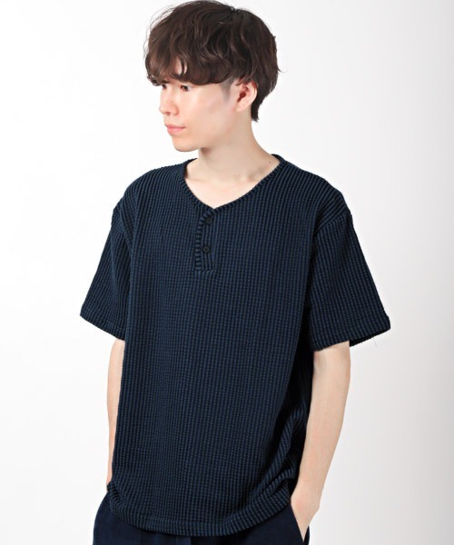 LUXSTYLE(ラグスタイル)の「シアサッカーヘンリーネックTシャツ(Tシャツ/カットソー・メンズ・ストライプ/ブラック/ホワイト/ホワイト×グレー/ネイビー・L/XL/M)」の4枚目の写真