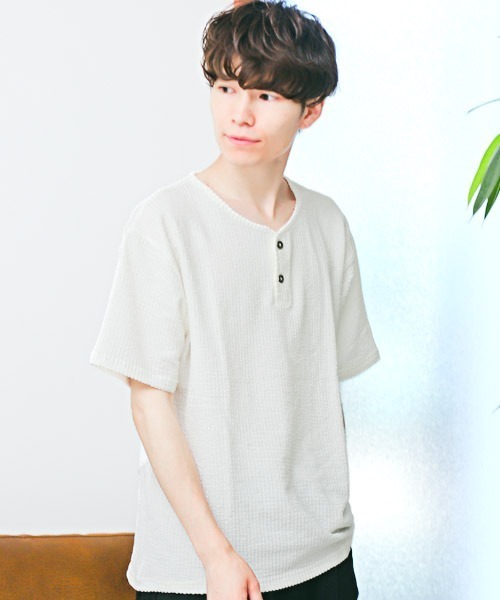 LUXSTYLE(ラグスタイル)の「シアサッカーヘンリーネックTシャツ(Tシャツ/カットソー・メンズ・ストライプ/ブラック/ホワイト/ホワイト×グレー/ネイビー・L/XL/M)」の2枚目の写真