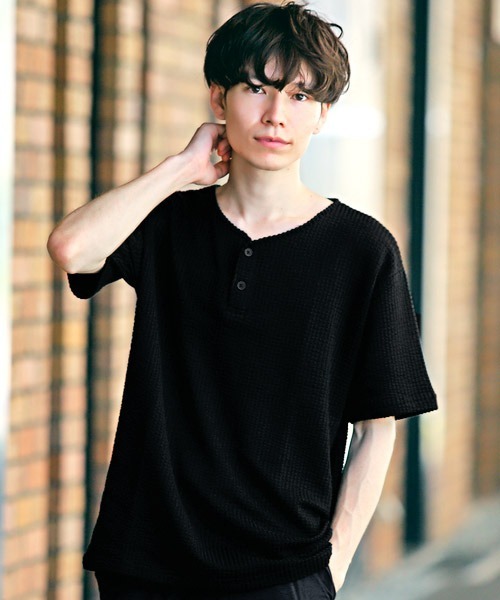 LUXSTYLE(ラグスタイル)の「シアサッカーヘンリーネックTシャツ(Tシャツ/カットソー・メンズ・ストライプ/ブラック/ホワイト/ホワイト×グレー/ネイビー・L/XL/M)」の1枚目の写真
