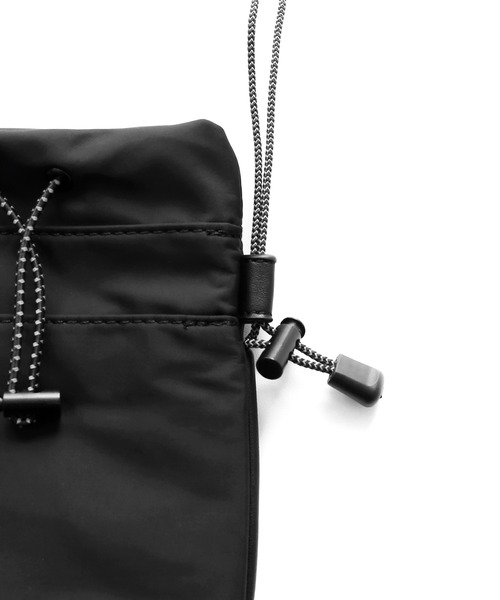 minsobi（ミンソビ）の「BAG824-7/16（ボディバッグ/ウエストポーチ・メンズ・ブラック・FREE）」の4枚目の写真