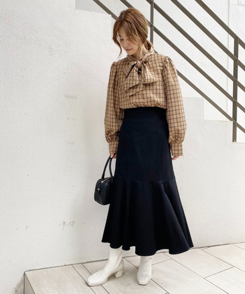 one after another NICE CLAUP（ワンアフターアナザーナイスクラップ）の「【S,Mサイズ展開あり】スタイルアップが叶う。ハイウエストレディマーメイドスカート（スカート・レディース・ブラック/ネイビー/ベージュ系その他/ブルー系その他/ブラウン系その他・SMALL/MEDIUM）」の13枚目の写真