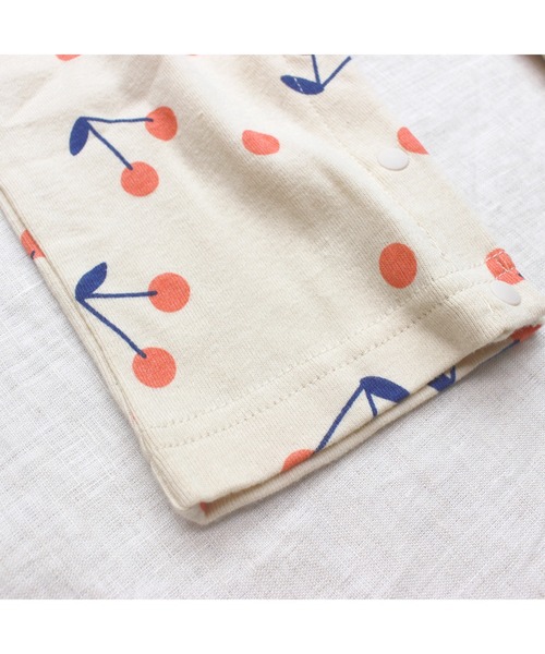 Baabook（ばぶーく）の「チェリー長袖カバーオール（ロンパース・キッズ・ホワイト・70cm/60cm）」の4枚目の写真