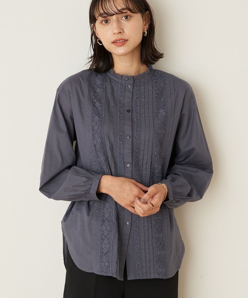 earth music&ecology(アースミュージックアンドエコロジー)の「ピンタックレースチュニック *(シャツ/ブラウス・レディース・ブラック/オフホワイト/ダークブルー/ピンクベージュ・FREE)」の4枚目の写真