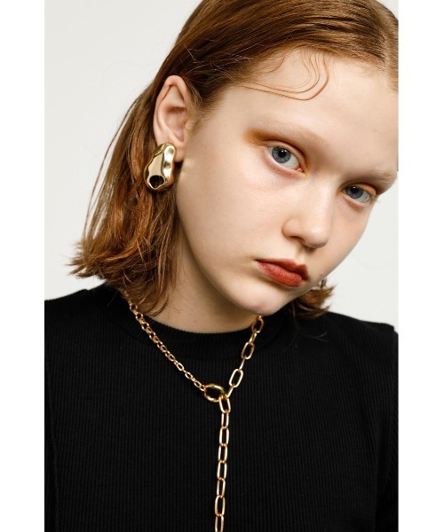 SLY(スライ)の「RICH COATING DEFORMED EARRING イヤリング(イヤリング・レディース・シルバー/ゴールド・FREE)」の2枚目の写真