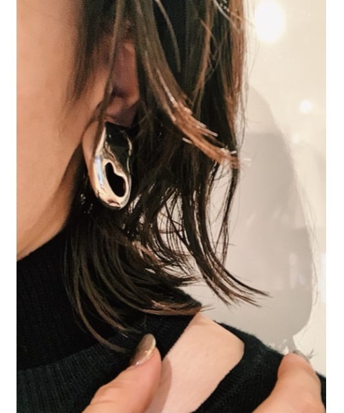 SLY(スライ)の「RICH COATING DEFORMED EARRING イヤリング(イヤリング・レディース・シルバー/ゴールド・FREE)」の3枚目の写真