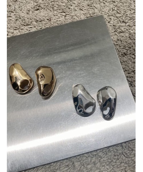 SLY(スライ)の「RICH COATING DEFORMED EARRING イヤリング(イヤリング・レディース・シルバー/ゴールド・FREE)」の4枚目の写真
