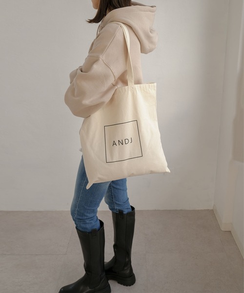 ＡＮＤＪ（アンドジェイ）の「ANDJロゴトートバッグ（トートバッグ・レディース・オフホワイト/ブラック・M）」の11枚目の写真