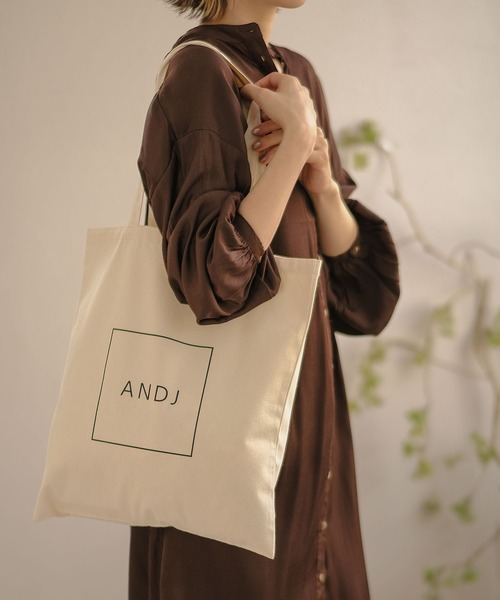 ＡＮＤＪ（アンドジェイ）の「ANDJロゴトートバッグ（トートバッグ・レディース・オフホワイト/ブラック・M）」の6枚目の写真