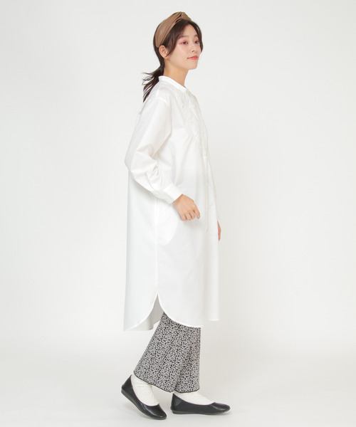 LBC(エルビーシー)の「キルトステッチバックタックワンピ(ワンピース・レディース・ホワイト/ベージュ/チャコールグレー・M)」の5枚目の写真