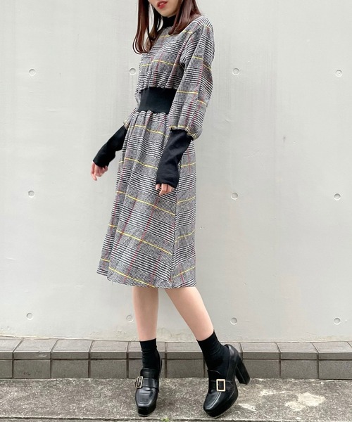 titty&Co. PETIT(ティティアンドコープティ)の「【titty&Co.PETIT】マルチチェックボリュームスリーブワンピース(ワンピース・レディース・ブラック/ブラウン・FREE)」の8枚目の写真