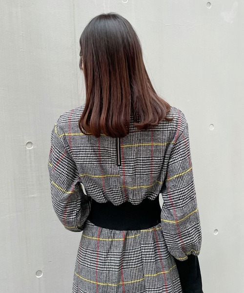 titty&Co. PETIT(ティティアンドコープティ)の「【titty&Co.PETIT】マルチチェックボリュームスリーブワンピース(ワンピース・レディース・ブラック/ブラウン・FREE)」の4枚目の写真