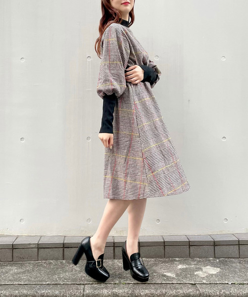 titty&Co. PETIT(ティティアンドコープティ)の「【titty&Co.PETIT】マルチチェックボリュームスリーブワンピース(ワンピース・レディース・ブラック/ブラウン・FREE)」の12枚目の写真