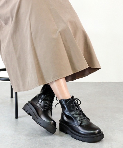 LibertyDoll（リバティードール）の「LIBERTYDOLL / [超軽量]スクエアトゥトラックソールレースアップブーツ (9081)　コンバットブーツ　ショートブーツ（ブーツ・レディース・ブラック/アイボリー/ホワイト/ダークブラウン/ブラック系その他・LL/S/M/L/3L/SS/40/41/42/44/43）」の14枚目の写真