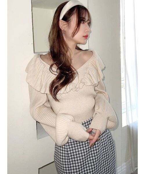 RESEXXY（リゼクシー）の「ラッフルデザインニットトップス（ニット/セーター・レディース・ブラック/ピンク/アイボリー・FREE）」の4枚目の写真