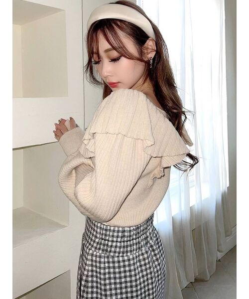 RESEXXY（リゼクシー）の「ラッフルデザインニットトップス（ニット/セーター・レディース・ブラック/ピンク/アイボリー・FREE）」の5枚目の写真