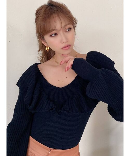 RESEXXY（リゼクシー）の「ラッフルデザインニットトップス（ニット/セーター・レディース・ブラック/ピンク/アイボリー・FREE）」の6枚目の写真